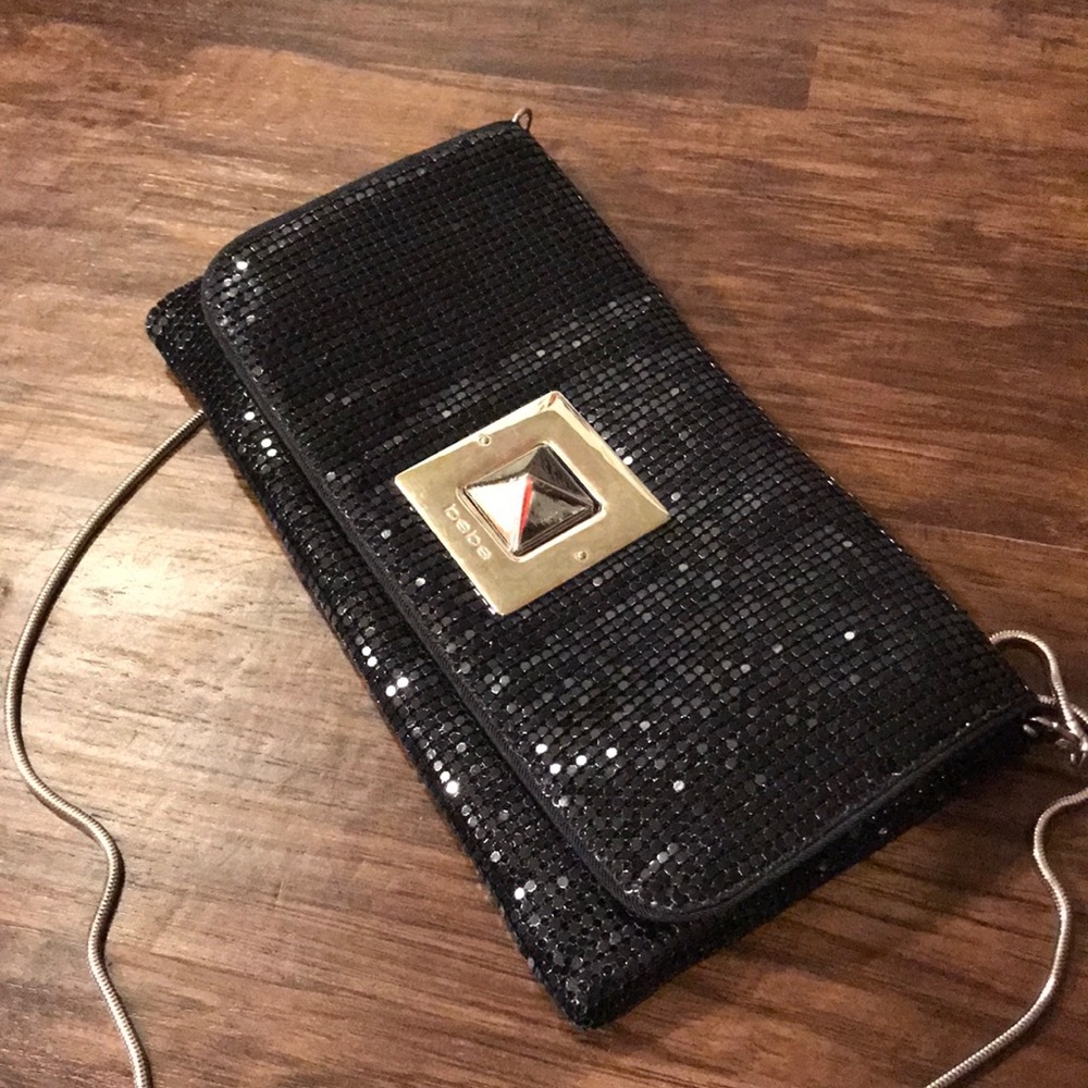 Bebe clutch/purse w/removable strap. 🔴 sold